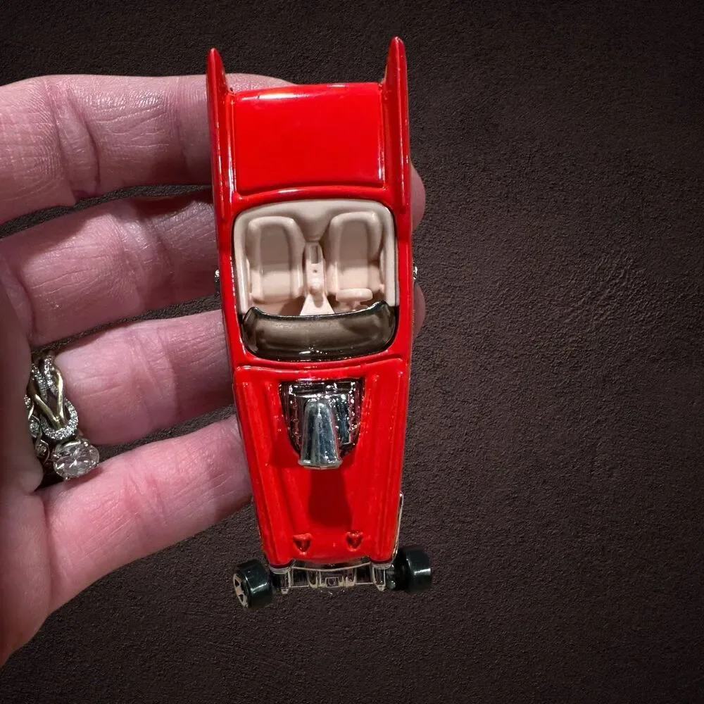 Vintage 1997 Hot Wheels Red Semi Truck and Car Transporter And 5 Cars